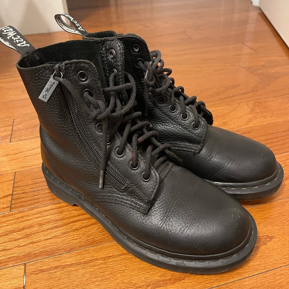 DR. Martens. Black stylish zip up boots WOMEN size 7.5